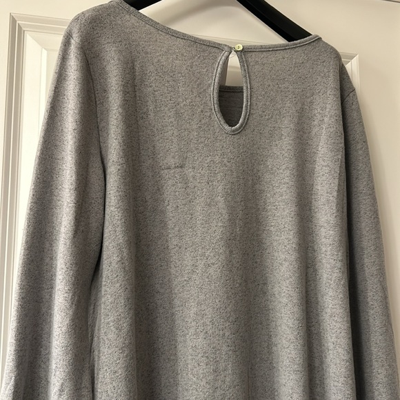 Simple by Suzanne Petro gray tunic with pockets and navy blue mountain scene - Picture 4 of 4